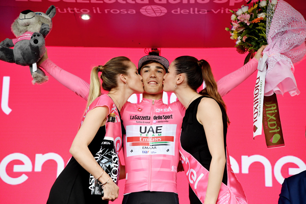 Arnaud Démare vincitore della decima tappa del Giro d' Italia 2019